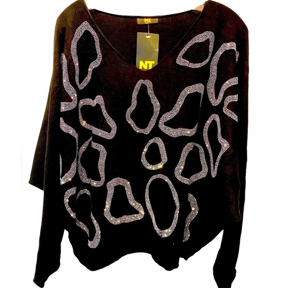Sweater black amazing silver contemporary beaded design Dolman sleeves V-neck.
C - Picture 1 of 11
